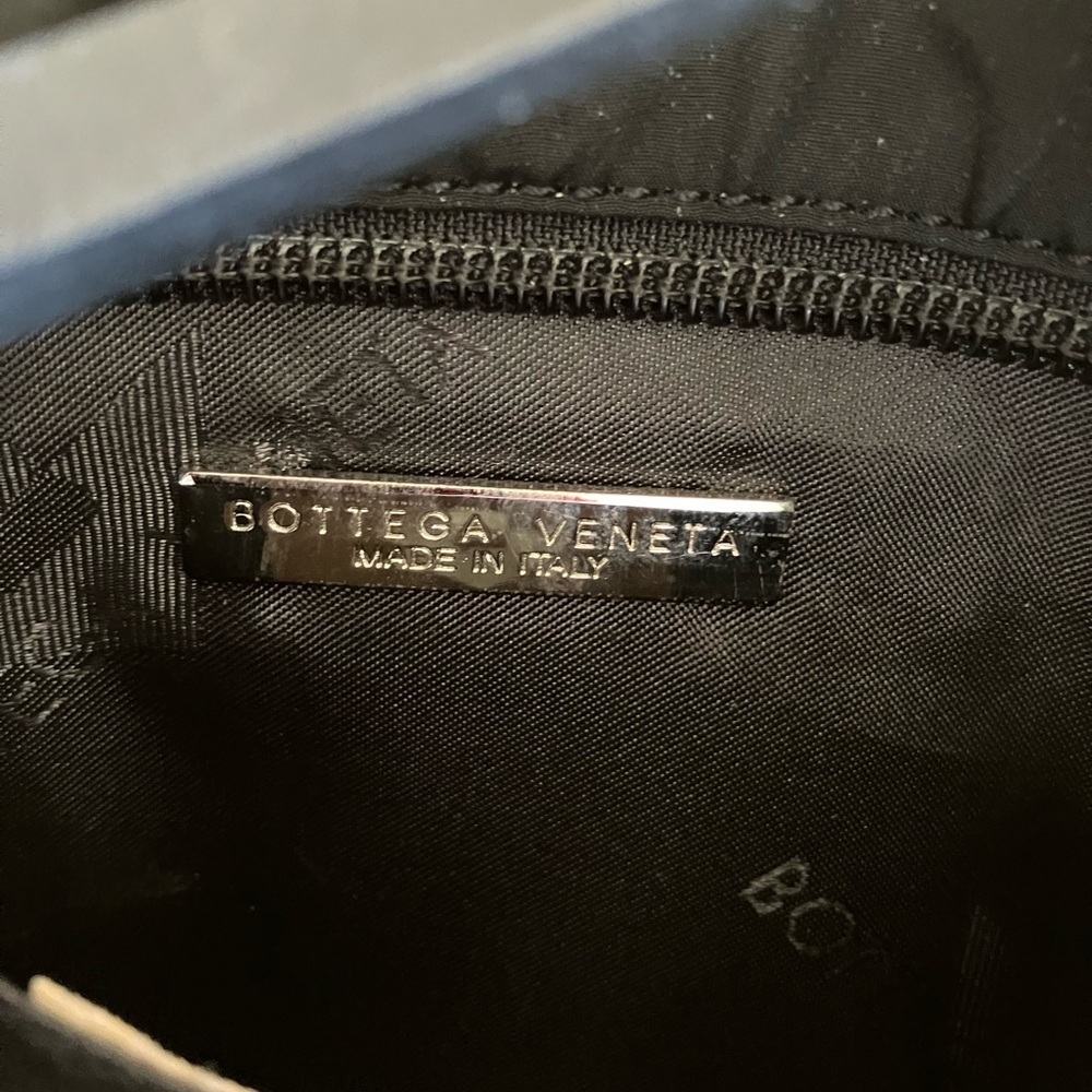 BOTEGA VANETTA nylon handbag. Black. 6”x13”. Zip closure. Care card. - Picture 4 of 10